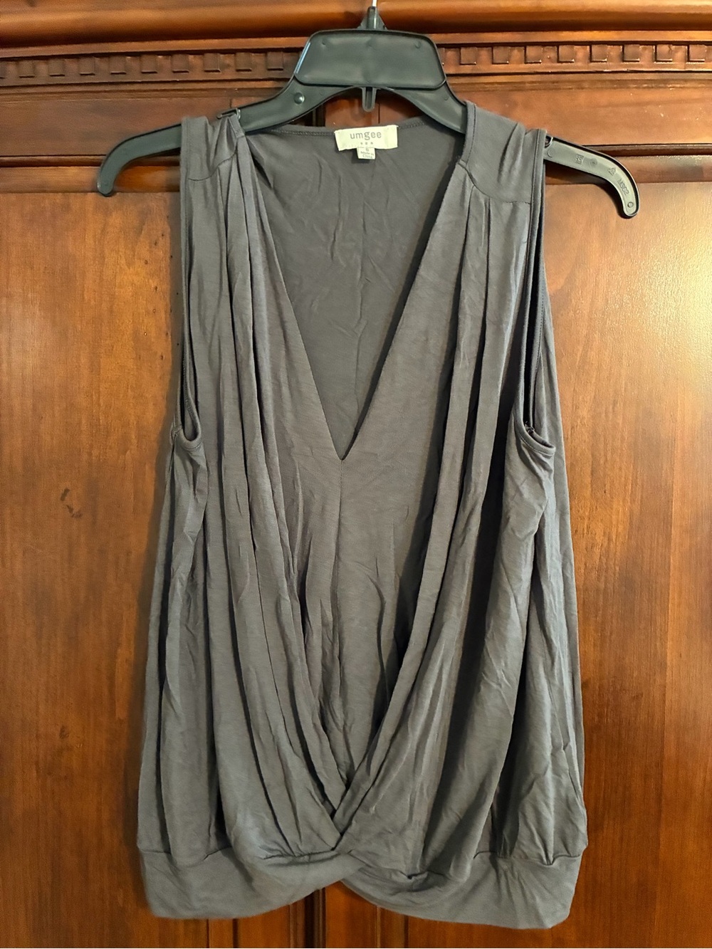 Women sleeveless drape banded hem top.